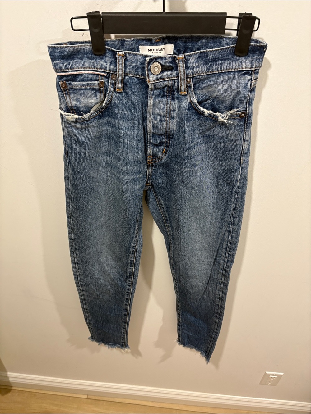 MOUSSY VINTAGE -BURBANK TAPERED JEANS IN LIGHT BLUE